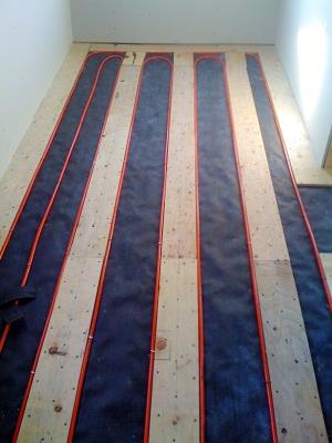 Radiant floor heating installation by Rescomm PHC Inc.